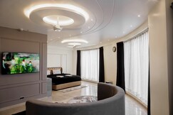 Hayaat Luxe Stays | Omaxe Hazratganj (Ekana Stadium), Lucknow