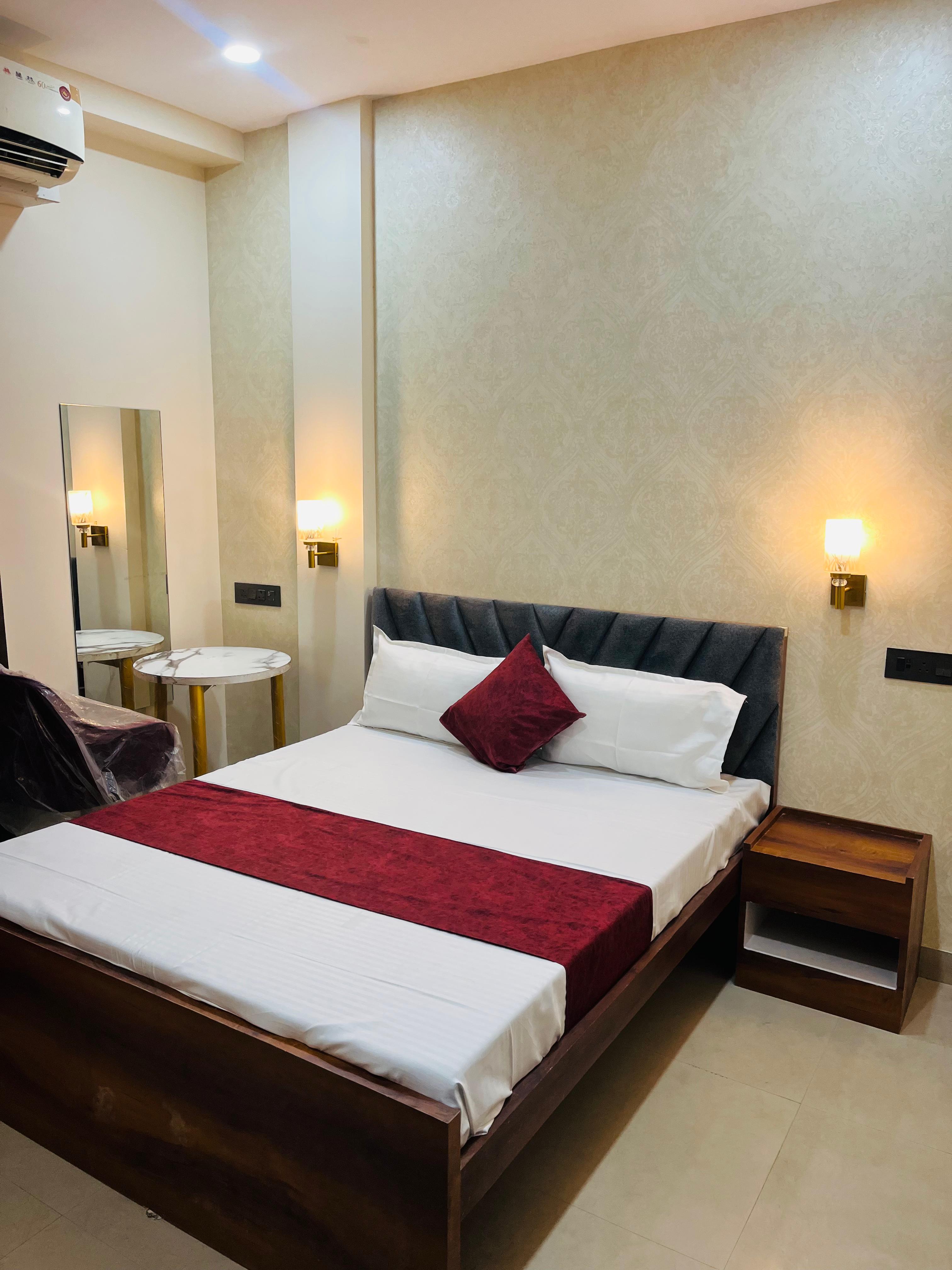 Hotel Mangalam - Tap to explore photos