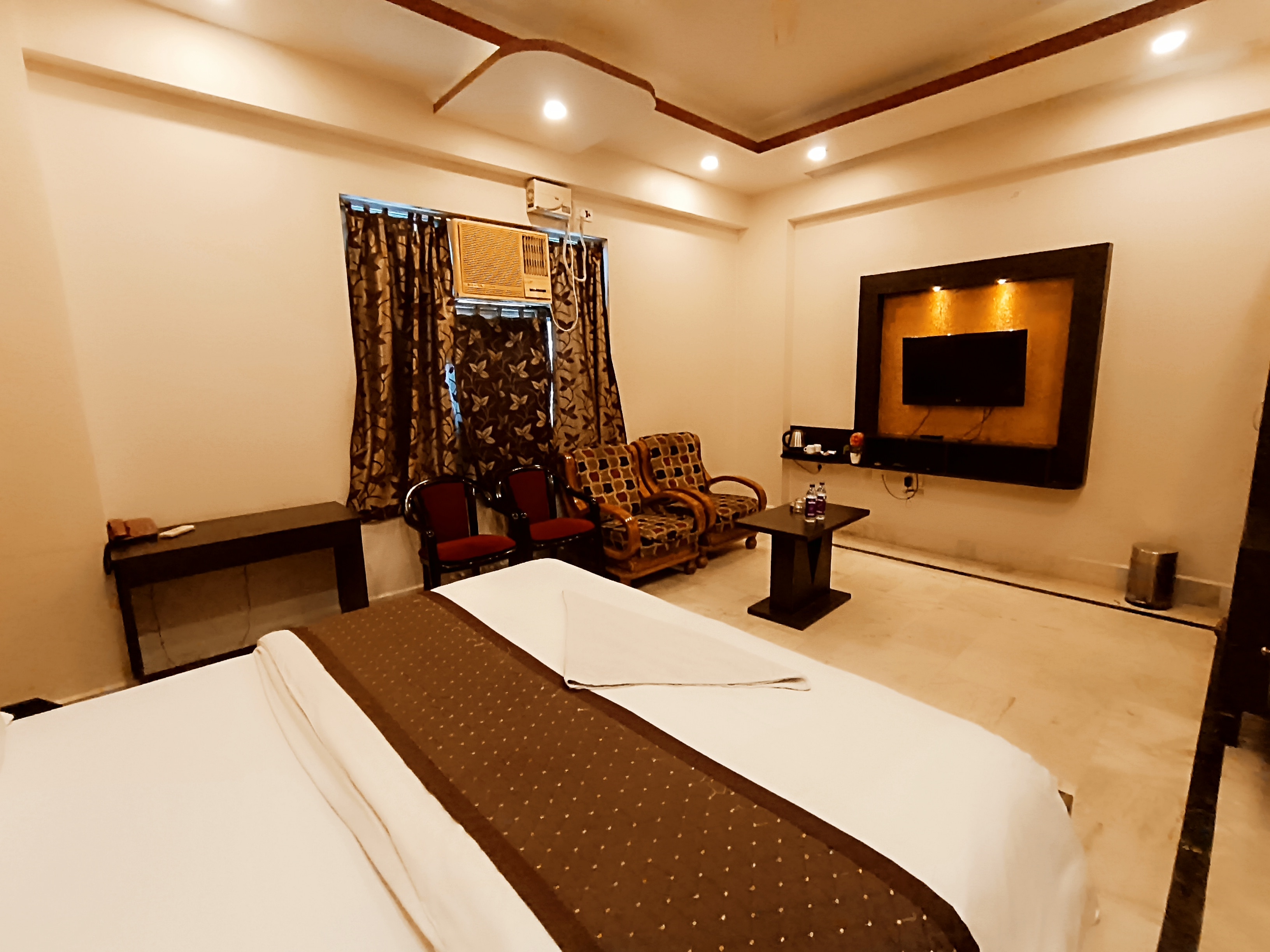 Hotel Ridhi N Sidhi - Tap to explore photos