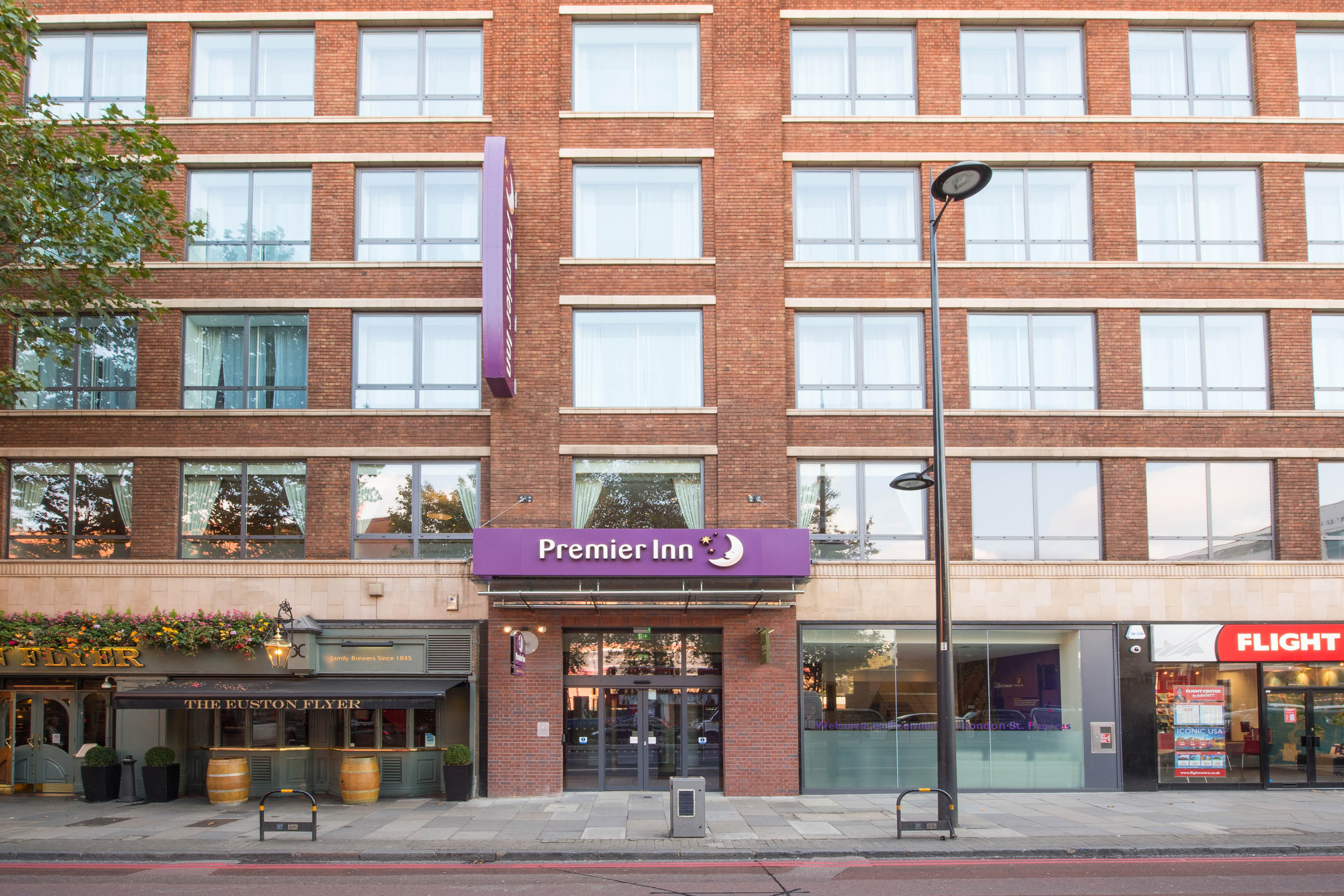 Premier Inn London St.Pancras - Tap to explore photos