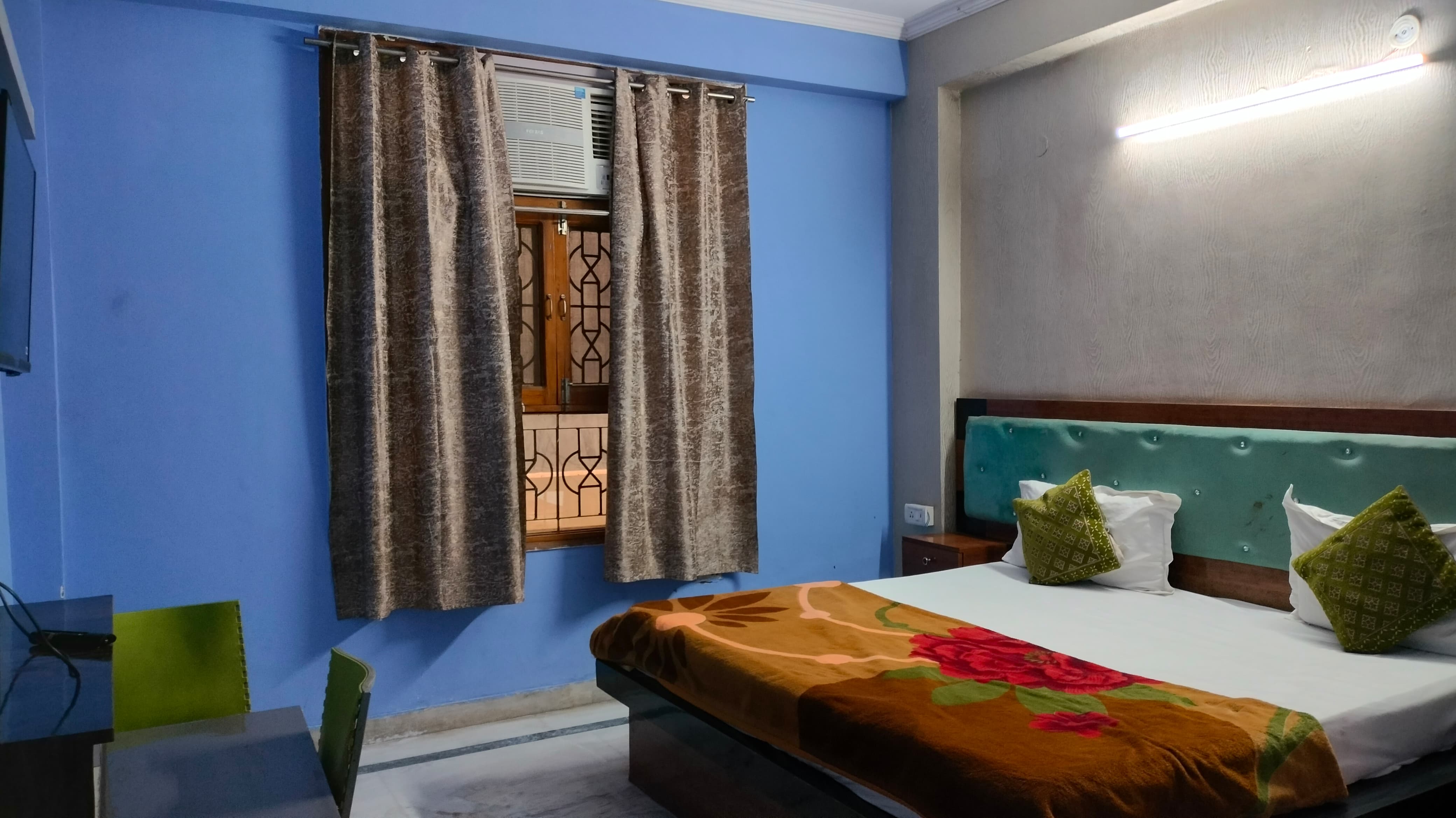 Hotel Vardan Residency - Tap to explore photos