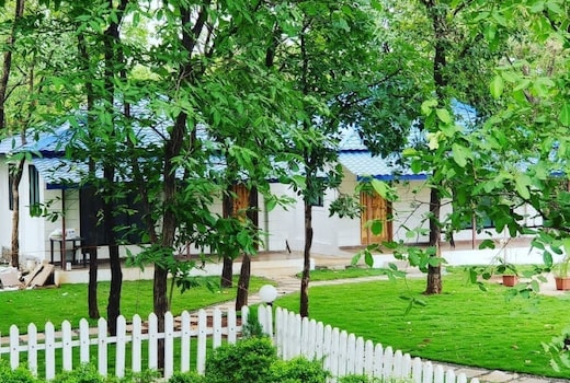 Whispering Woods , Vangani