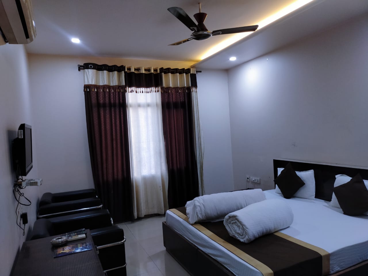 Hotel Sheetal - Tap to explore photos
