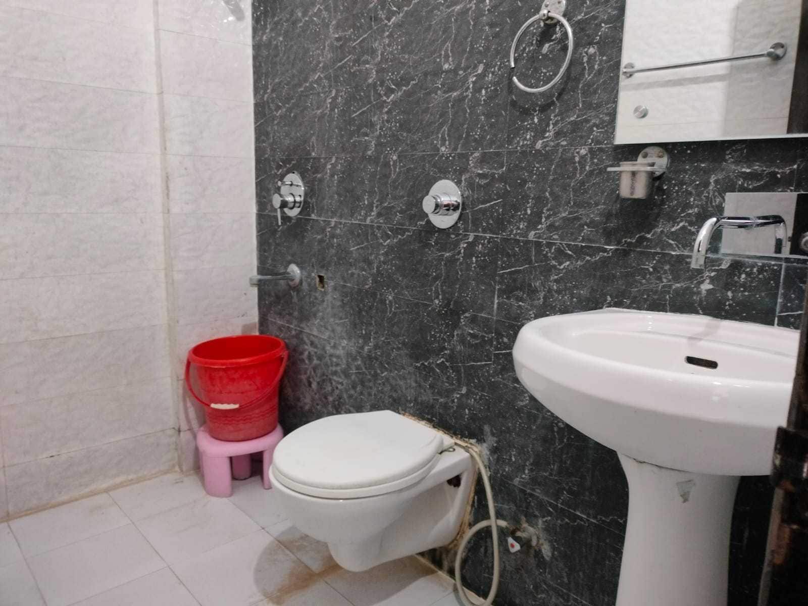 Hotel O Dehradun Central Railway Junction Formerly Bhagwan Guest House - Tap to explore photos