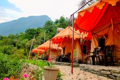 Bros Camps & Cafe, Tirthan, Banjar