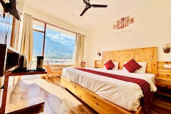 Dew Drop Stays River & Rohtang view, Manali