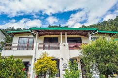 Valewood Cottage 3BR in Shyamkhet by Homeyhuts, Bhowali