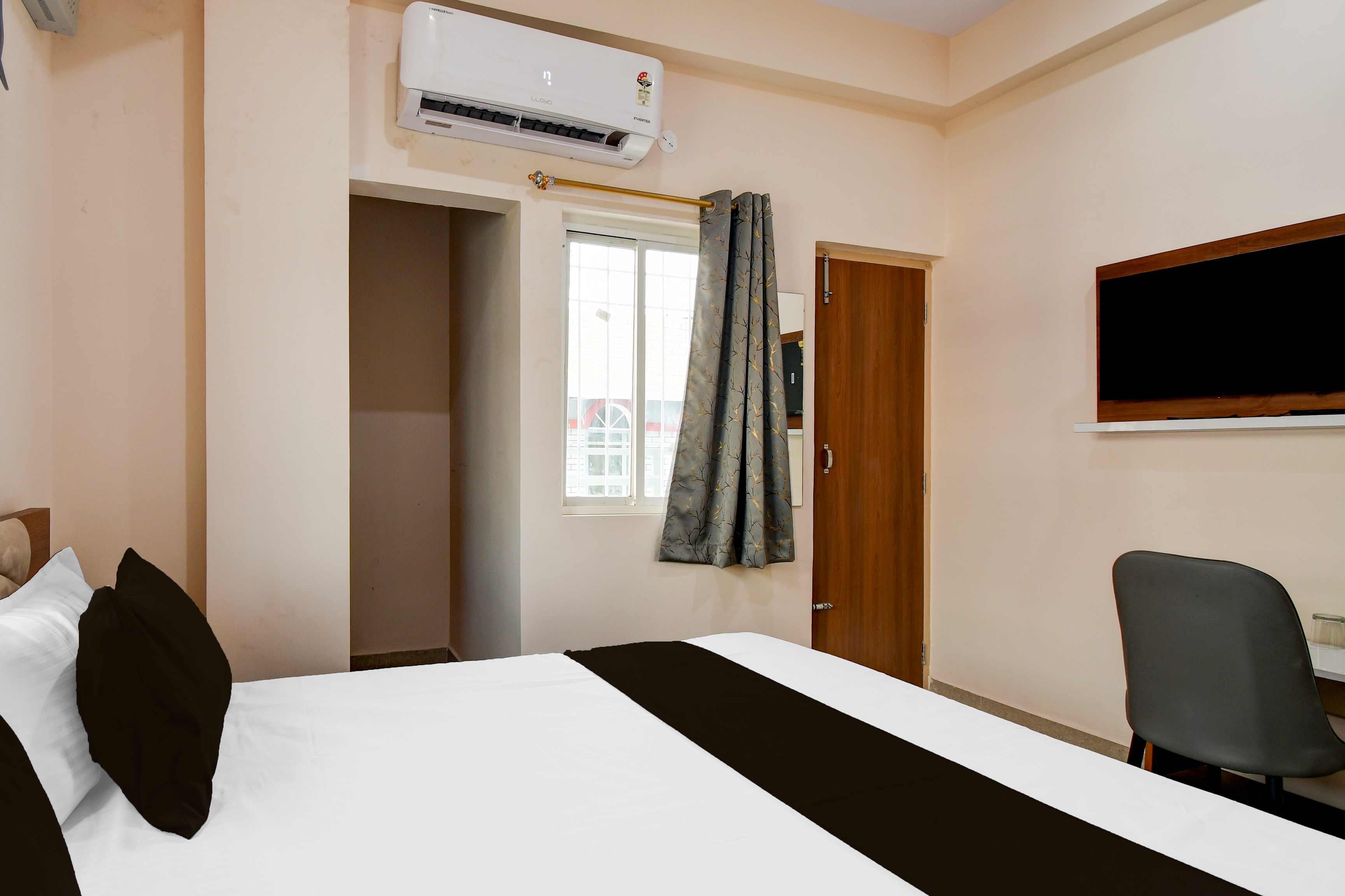 Townhouse Bhagwat Nagar Formerly Hotel Karuna Palace - Tap to explore photos