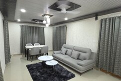 The Alpine Lakeview suite, Bhimtal