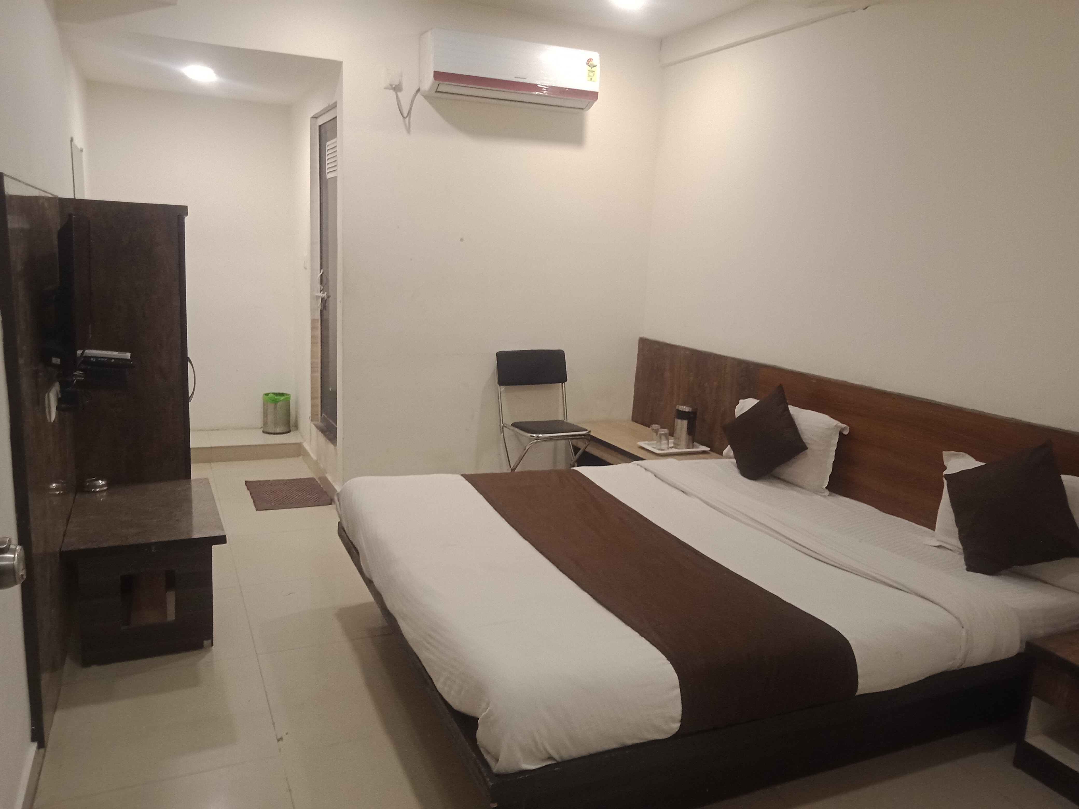Hotel Neelkamal - Tap to explore photos