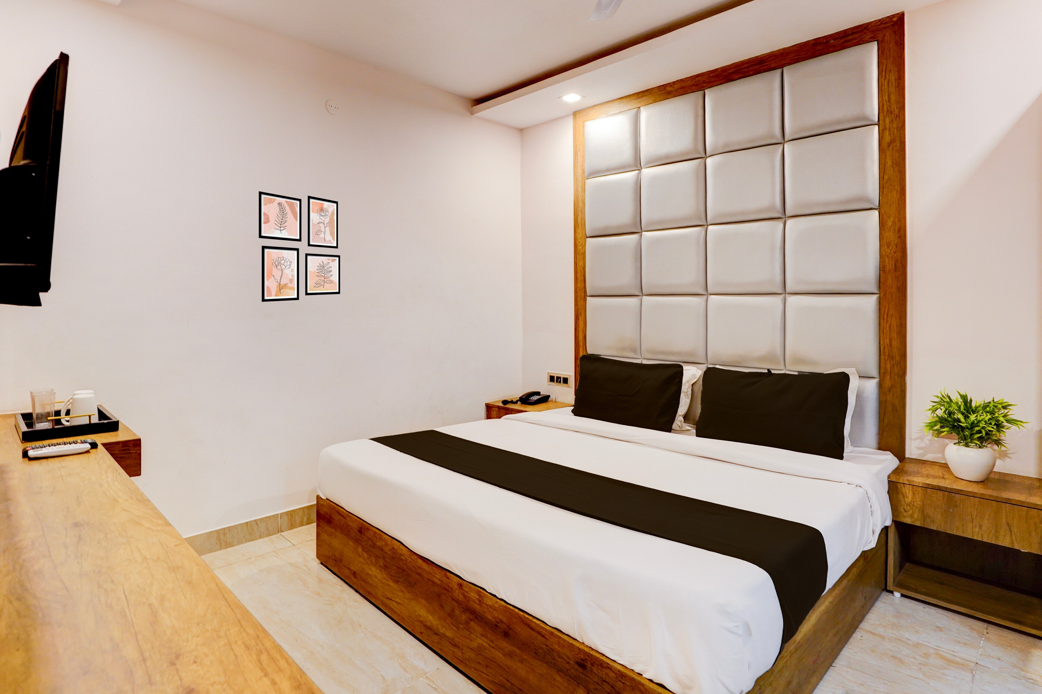 Hotel O Haridwar Near Shanti Kunj - Tap to explore photos