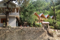 Wooden Stone Cottage, Sainj