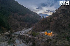 StayVista at Rustic Loft 1 @ Wisteria Whispers, Sainj