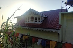 PINES & PETALS HOMESTAY, Darjeeling
