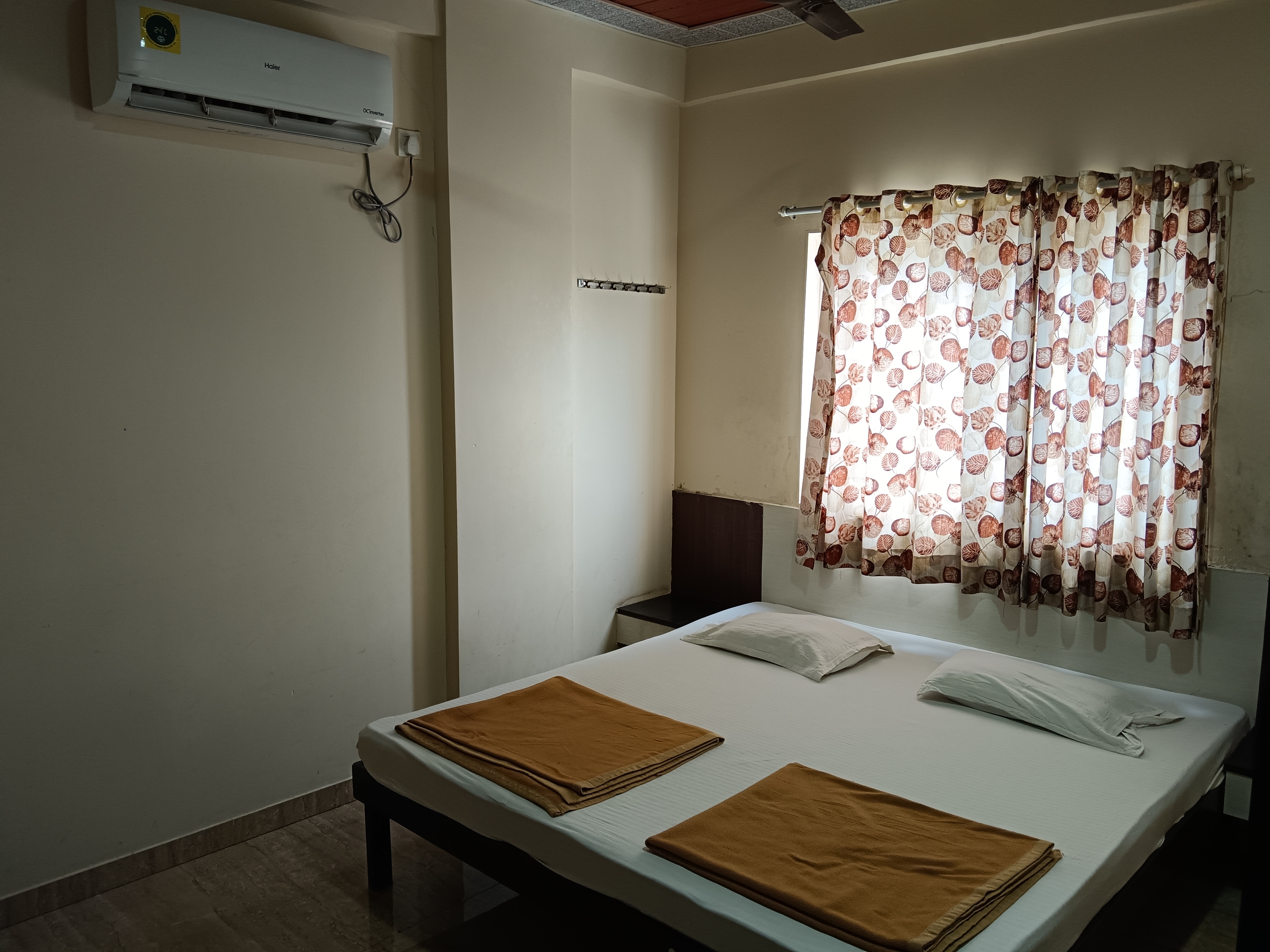Samraj Lodge Akkalkot - Tap to explore photos