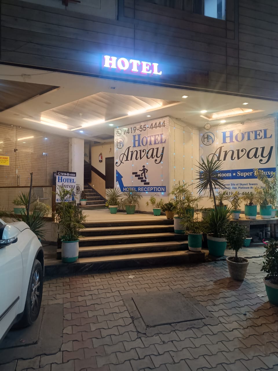 Hotel Anvay - Tap to explore photos
