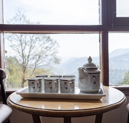 Hill View Haven (Deluxe Room)