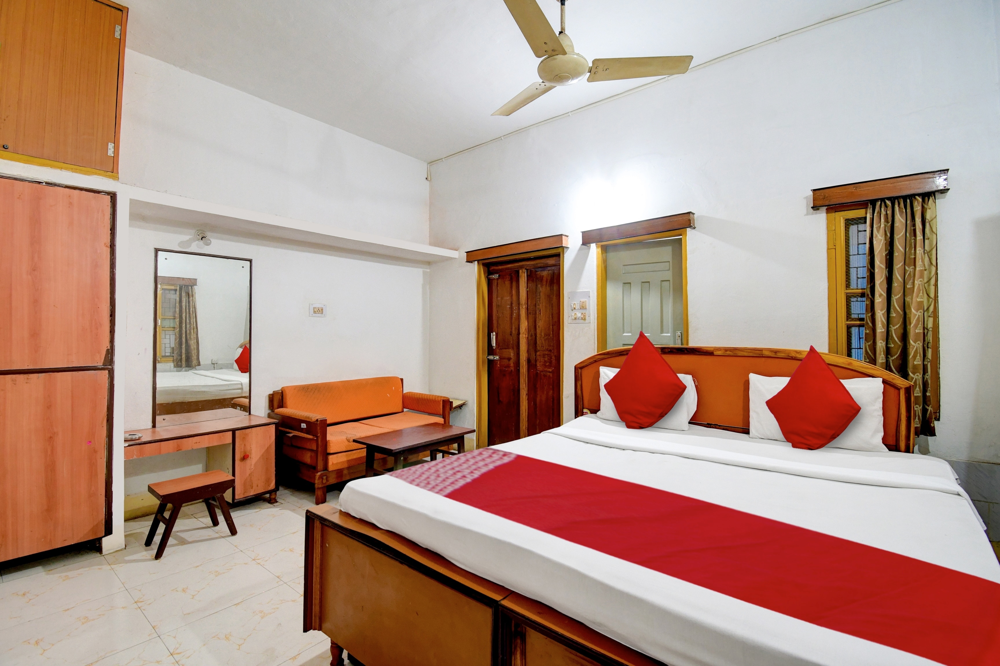 HOTEL O Upasana - Tap to explore photos