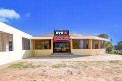 Hotel O Midwaytreat Burhanpur, Burhanpur