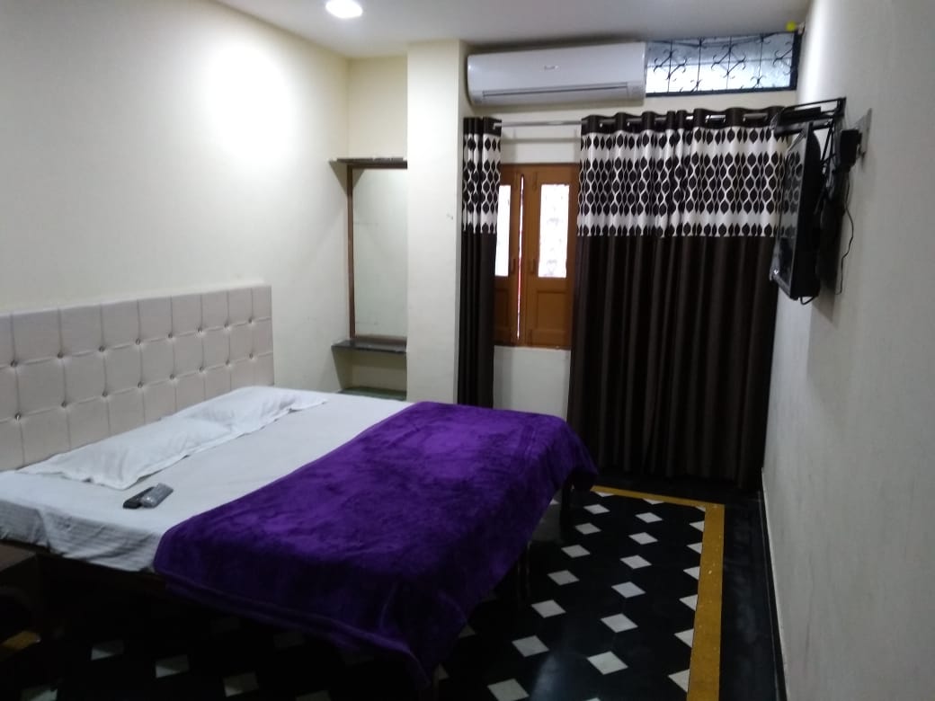 Golden Nest Guest House - Tap to explore photos