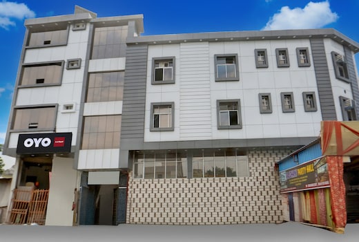 Hotel O A A Royal