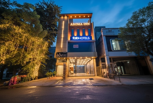 FabHotel Kavya Inn - Nr The Mall of Faridabad