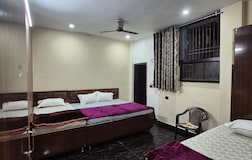 3 bed luxury room