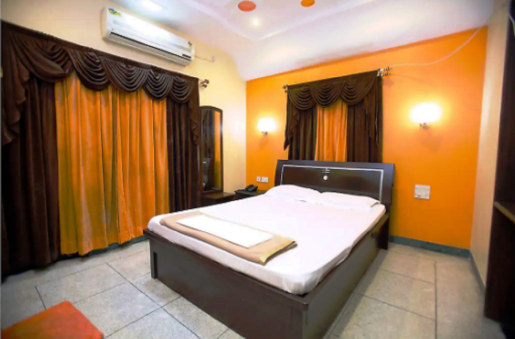 Cozy Room in Elite area of Nagpur - Tap to explore photos