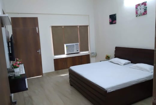 New India Homestay near Ganga Ram Hospital
