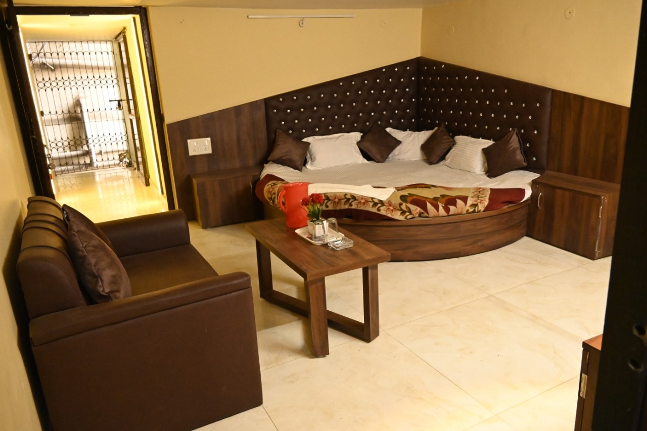 Mahavir Hotel - Tap to explore photos