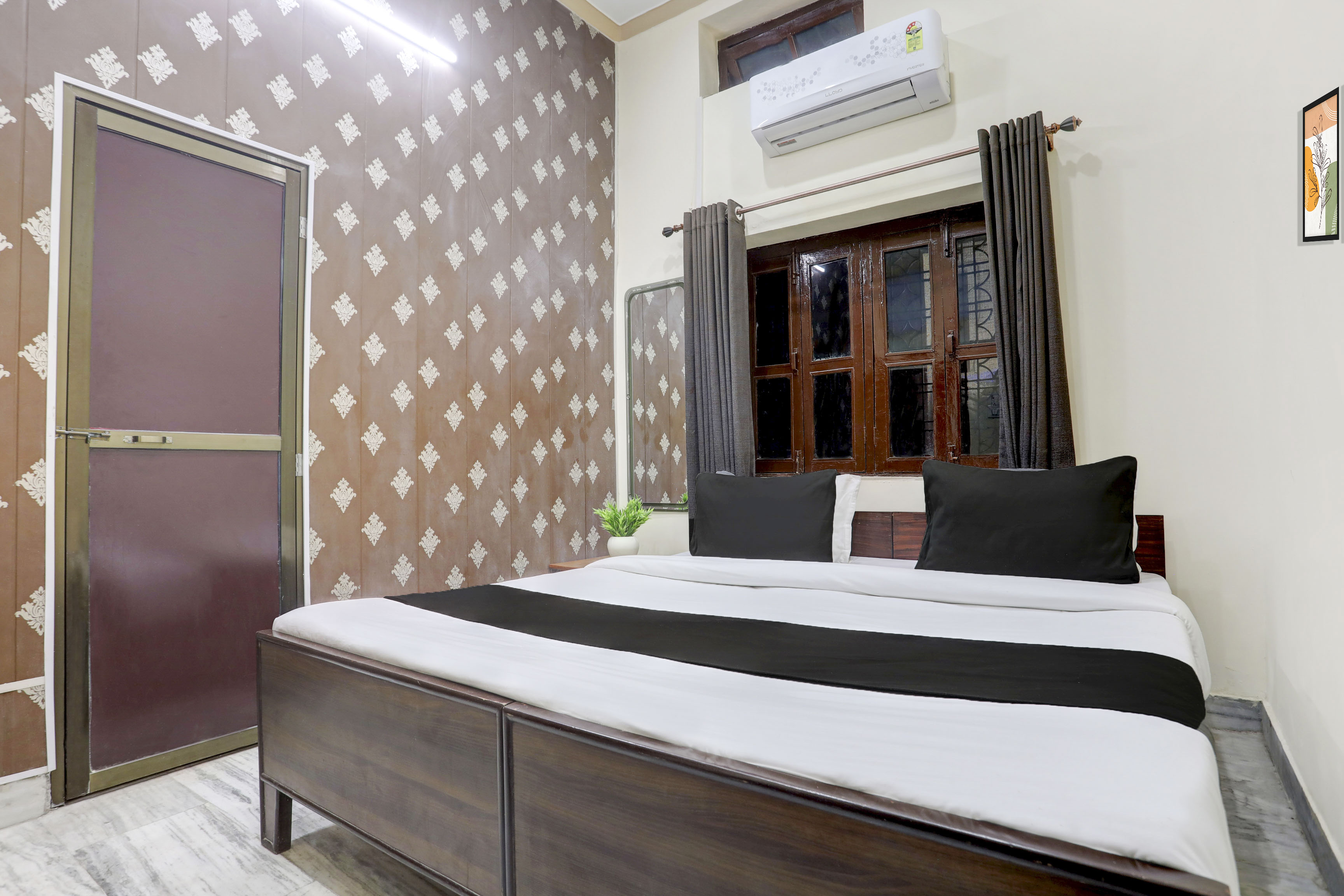 Hotel O Stay Varanasi Cantt - Tap to explore photos