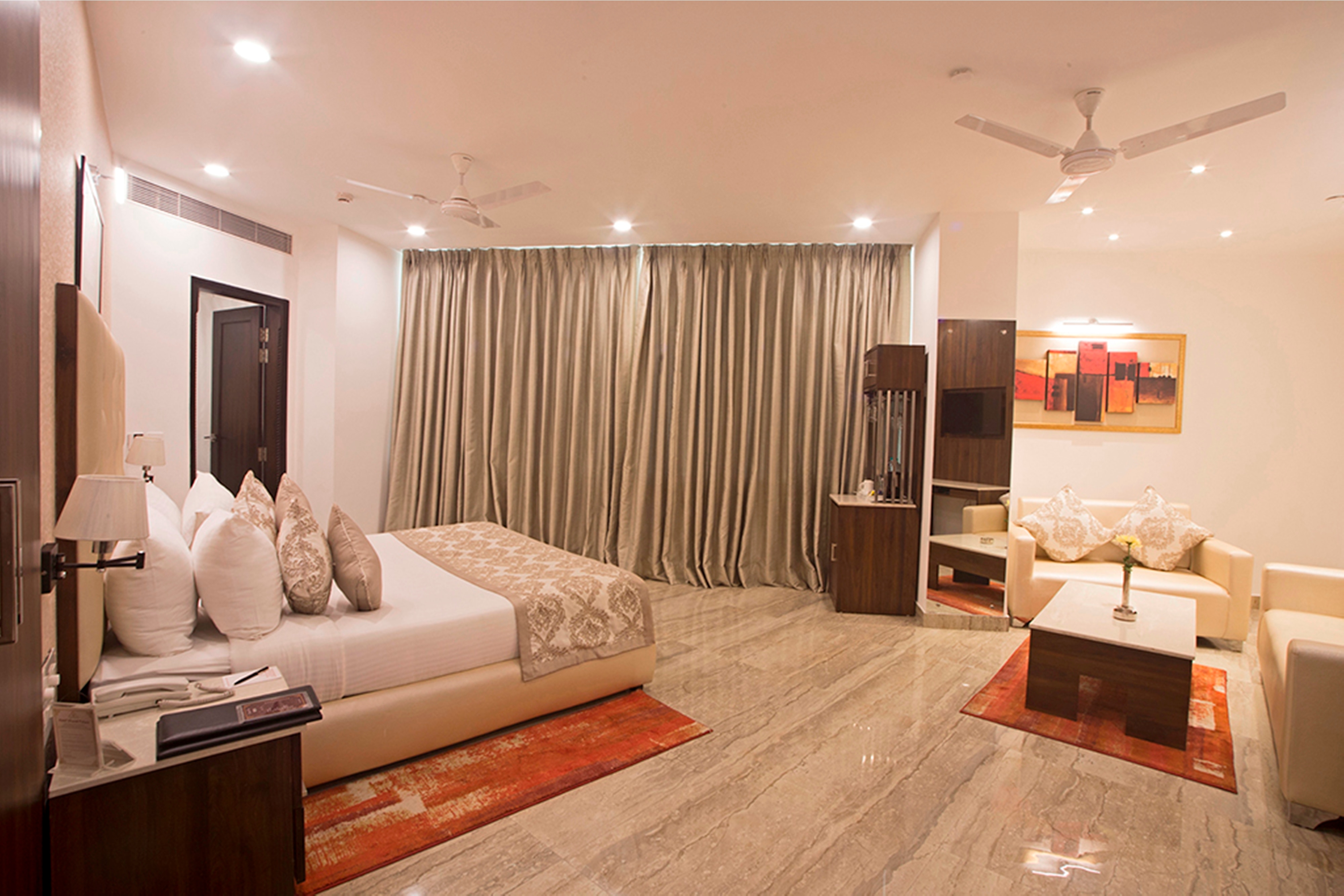 Hotel Shanti Palace (Mahipalpur) - Tap to explore photos