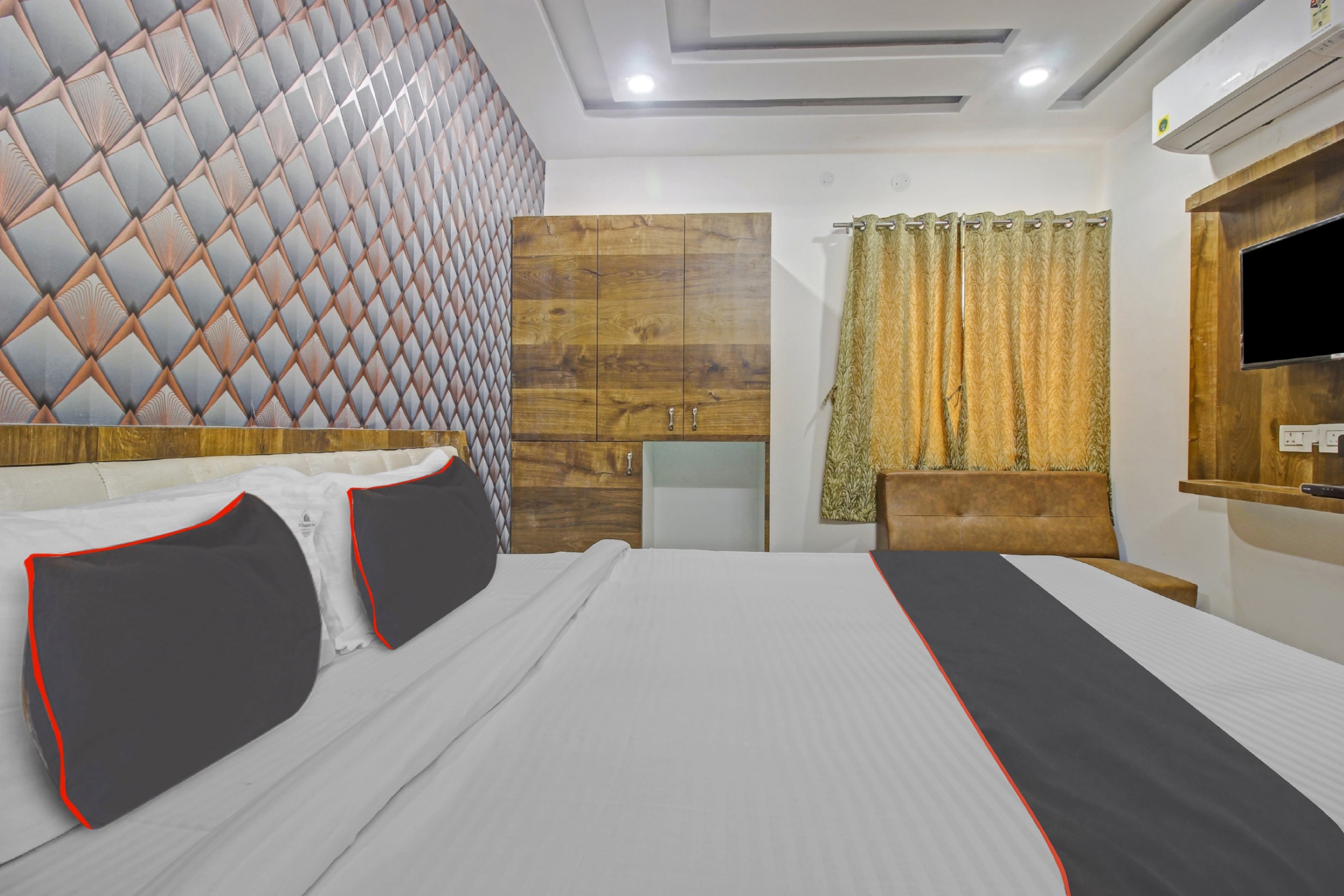 Collection O Vinayaka Luxury Stays - Tap to explore photos