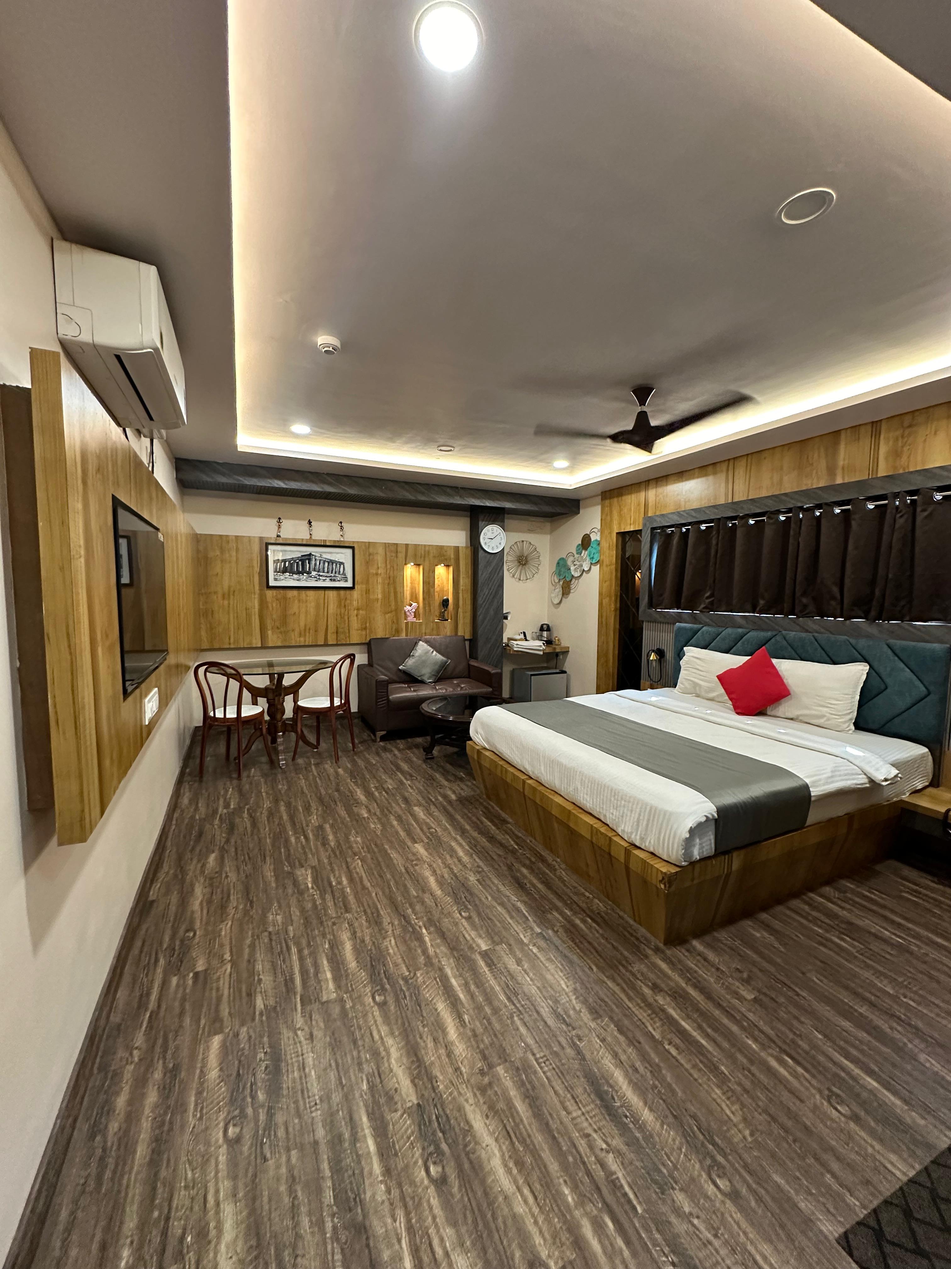 HOTEL PADMA MANOR LUXE - Tap to explore photos
