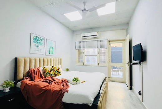 Olive Superior One Bedroom Apartment