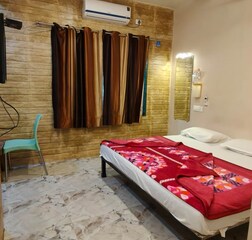 Couple AC Room