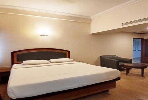 FabHotel Aura Inn