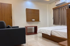 Hotel Kohinoor, Akluj