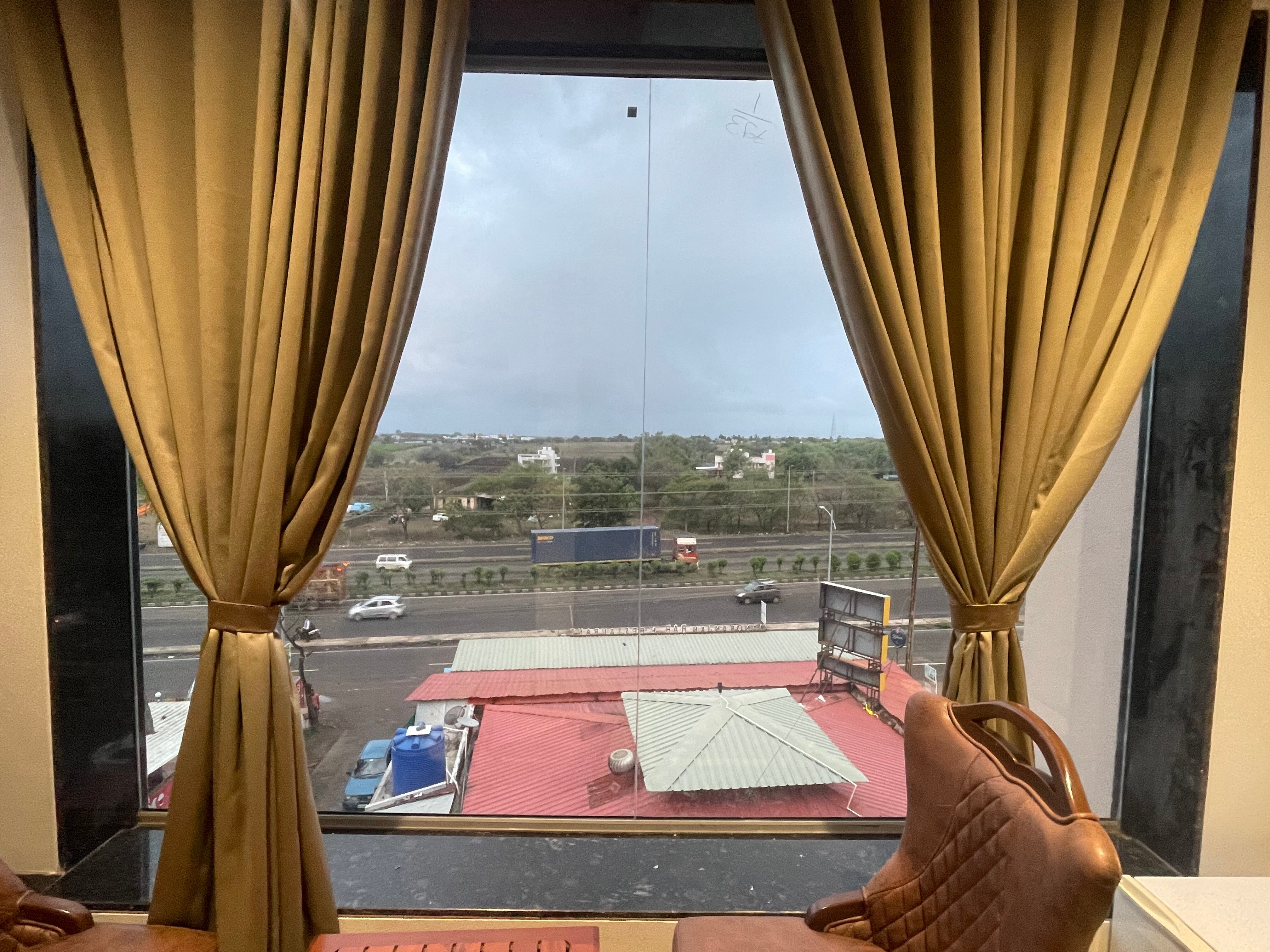 Luxury Room with Highway View 1