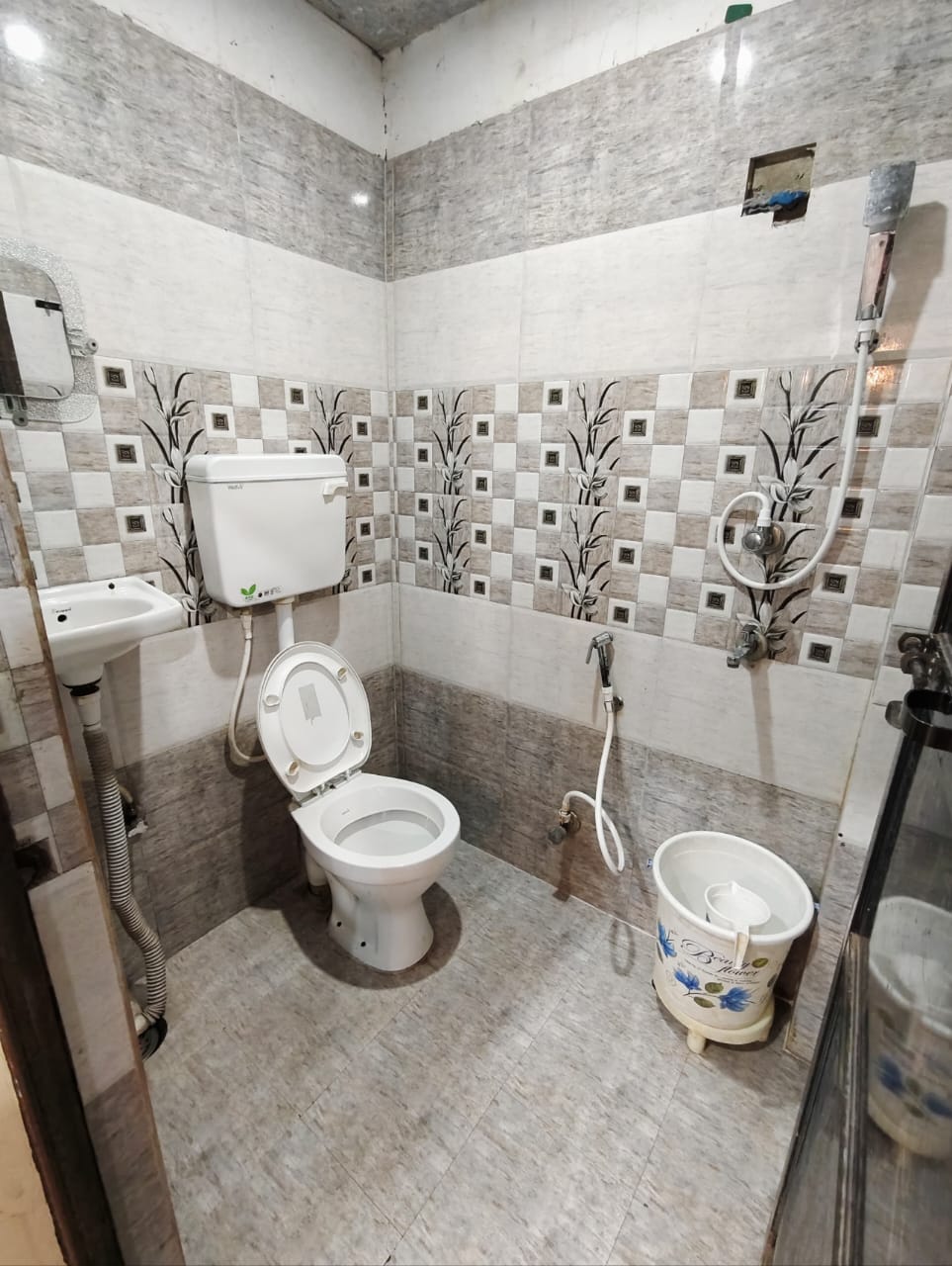 VARANASI DREAM GUESTHOUSE - Tap to explore photos