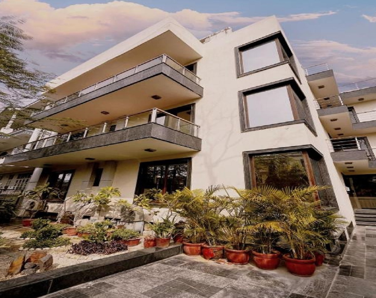Yuhi Suites - Tap to explore photos