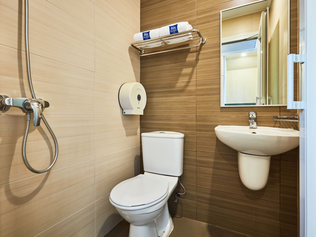 ibis budget Singapore Mount Faber - Tap to explore photos