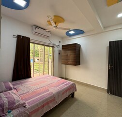 Nadkar Holiday inn - Bedroom 1