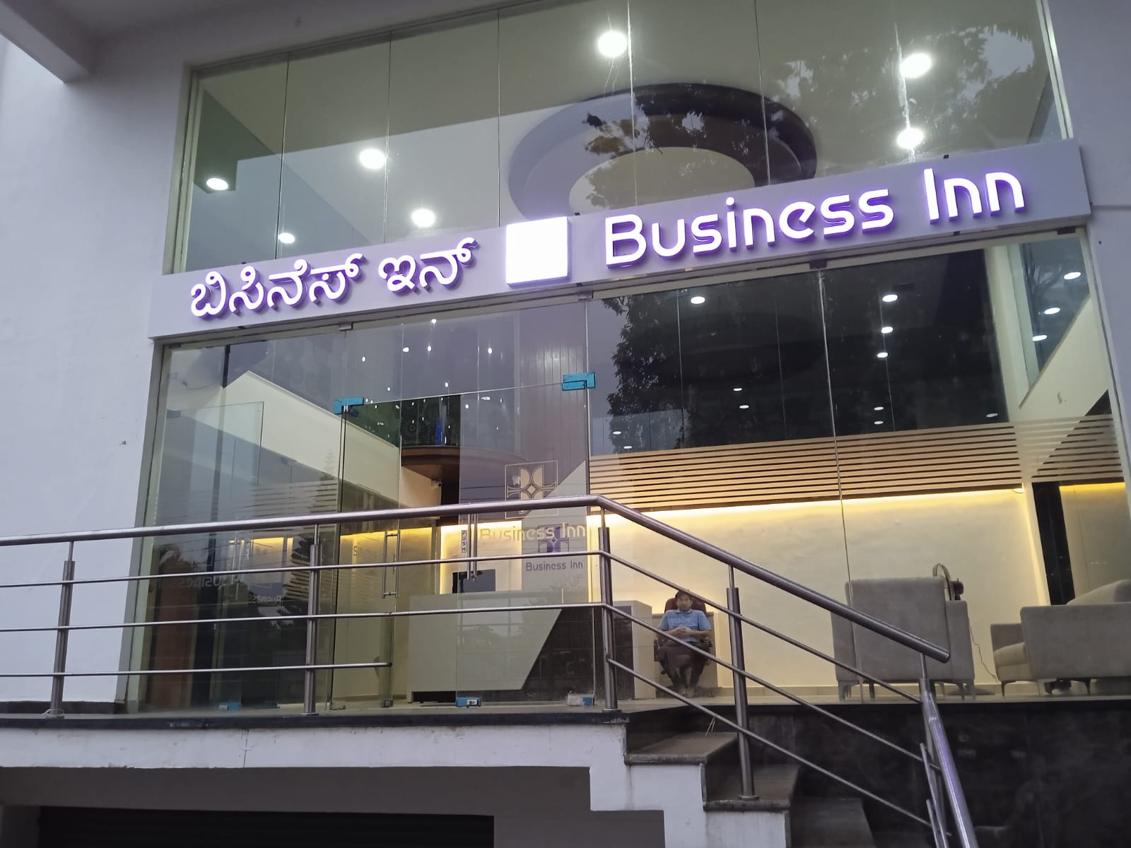 BUSINESS INN - Tap to explore photos