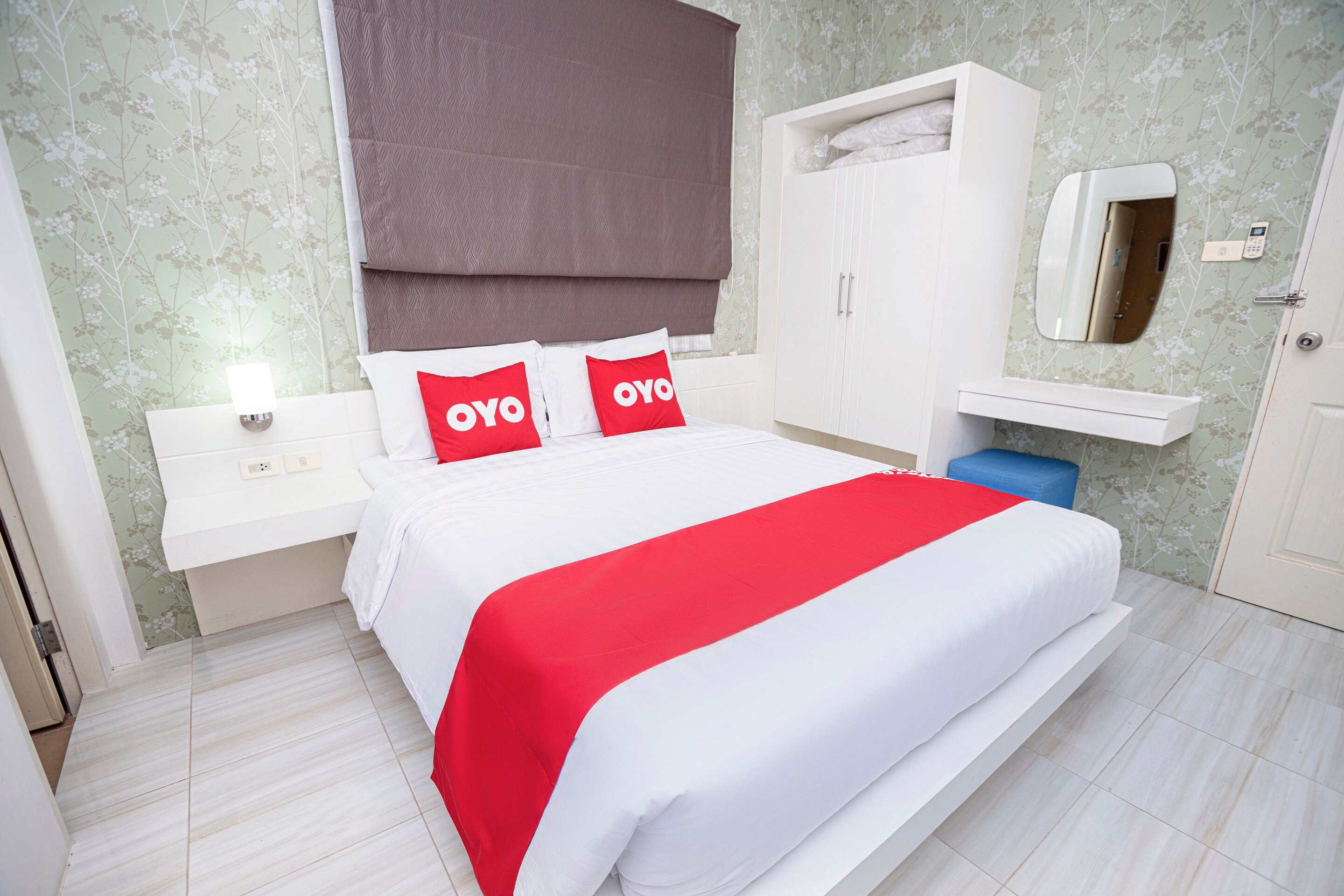 OYO 590 Paragon Hometel - Tap to explore photos