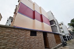 Hotel Trivedi International 500M from The Acropolis Mall, Raypur