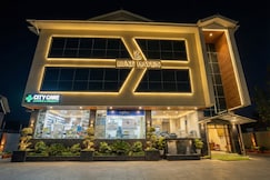 Hotel Luxe Haven Residency (2min drive to Airport), Srinagar