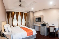 Hotel Livin Hub, Sonapur