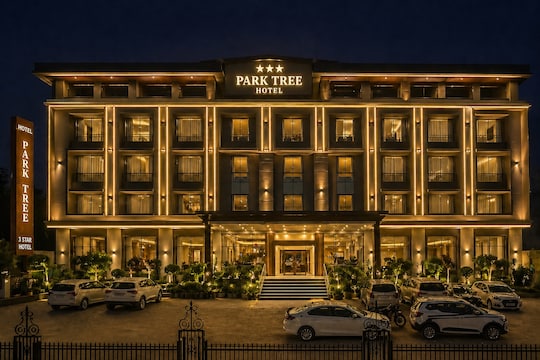 //imgak.mmtcdn.com/pwa_v3/pwa_hotel_assets/default.jpg