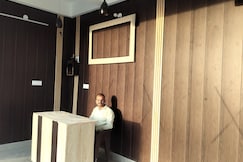 Trigun Palace, Ayodhya